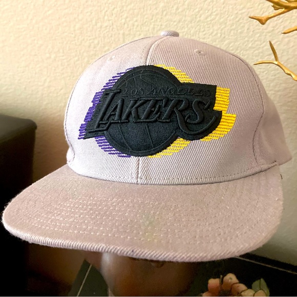L.A. Lakers SnapBack Cap/Hat - MITCHELL & NESS - Picture 2 of 9